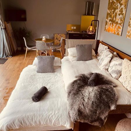 Luxury Lodge In The Treetops Llanbrynmair Extérieur photo