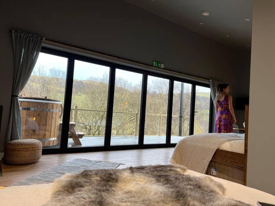 Luxury Lodge In The Treetops Llanbrynmair Extérieur photo