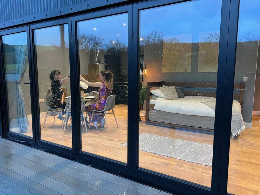 Luxury Lodge In The Treetops Llanbrynmair Extérieur photo