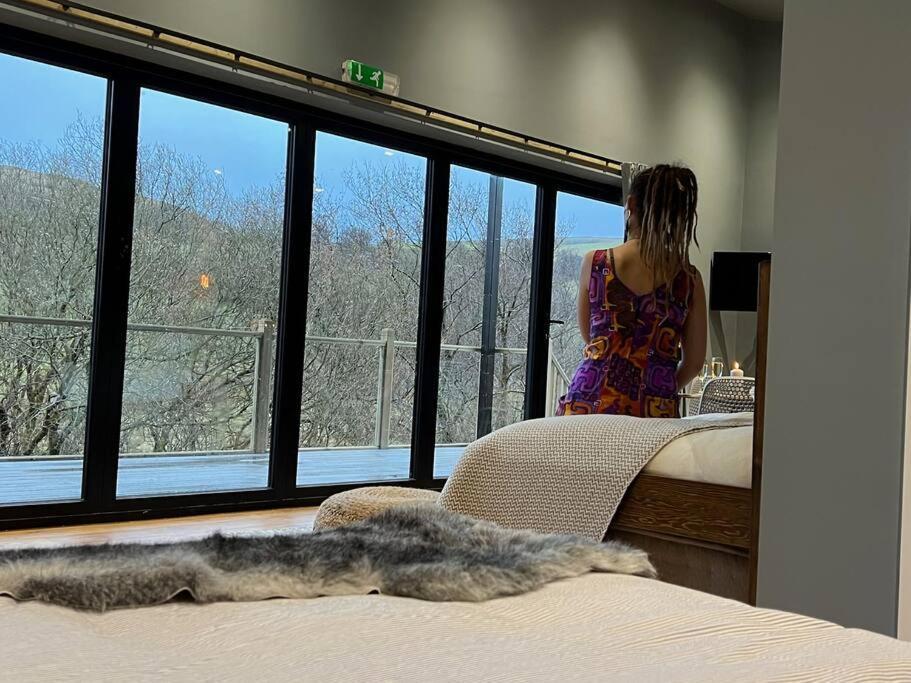 Luxury Lodge In The Treetops Llanbrynmair Extérieur photo