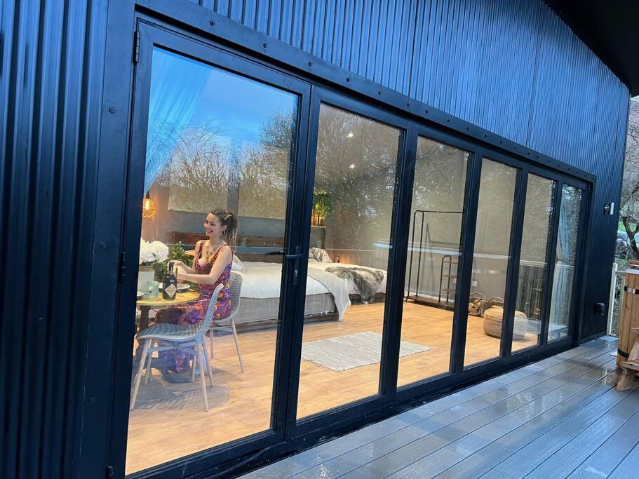 Luxury Lodge In The Treetops Llanbrynmair Extérieur photo